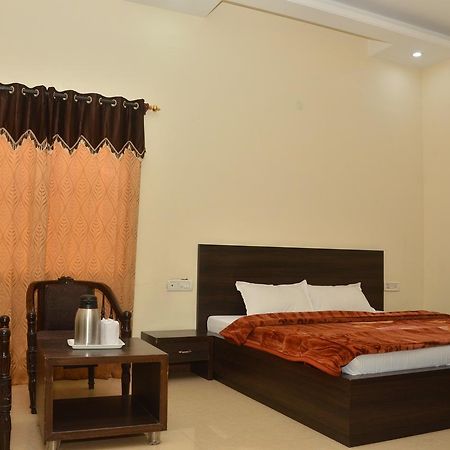 Hotel Milan Palace Amritsar Ngoại thất bức ảnh