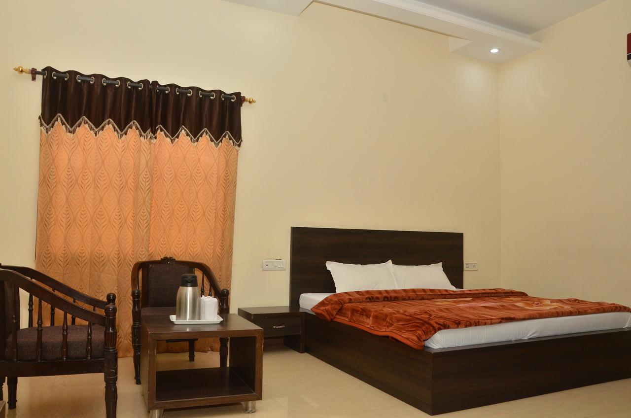 Hotel Milan Palace Amritsar Ngoại thất bức ảnh