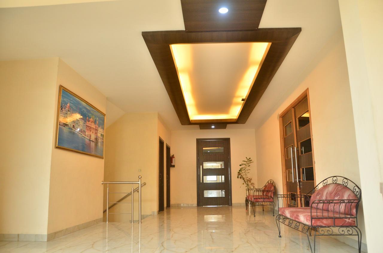 Hotel Milan Palace Amritsar Ngoại thất bức ảnh