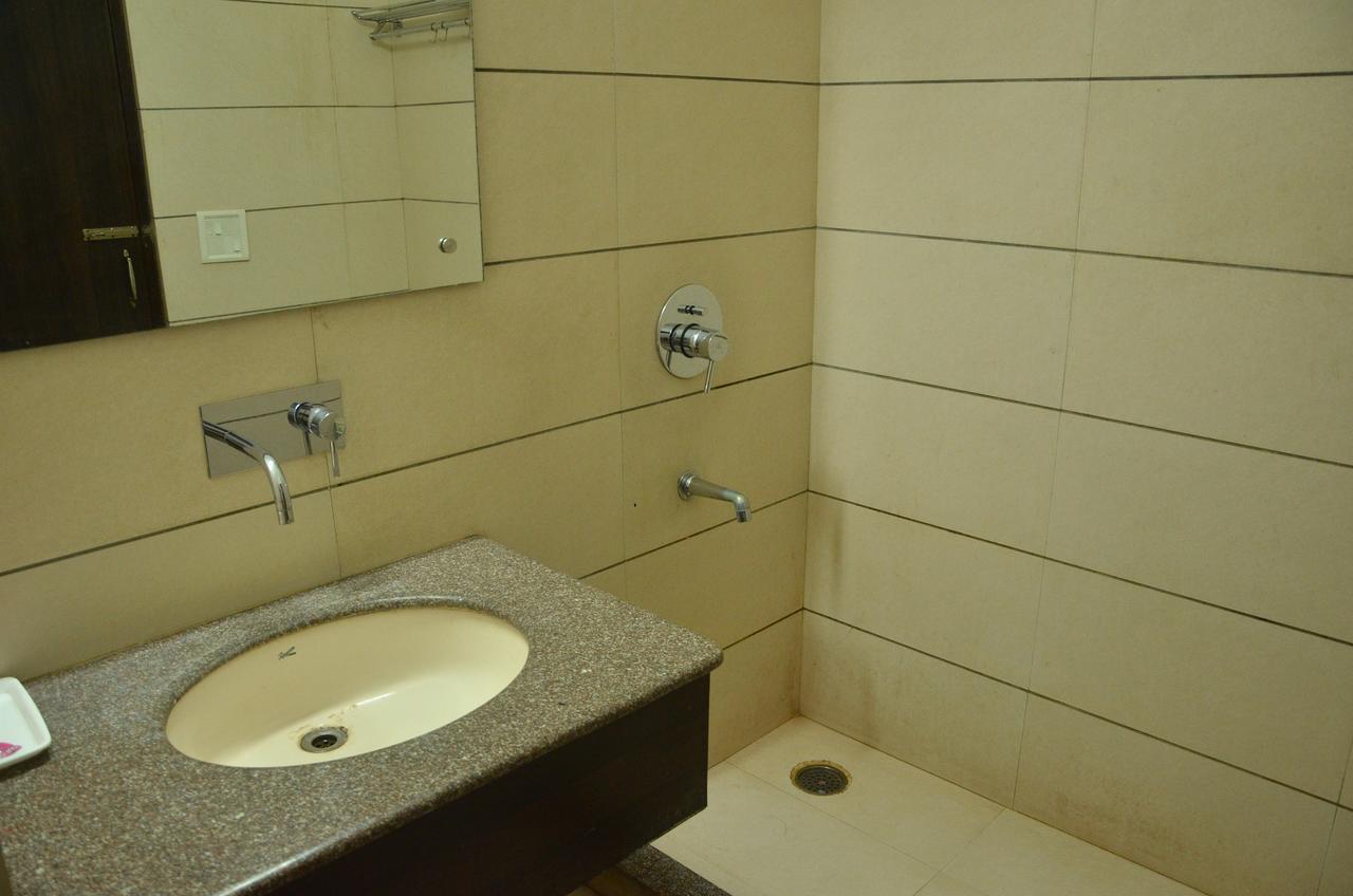 Hotel Milan Palace Amritsar Ngoại thất bức ảnh