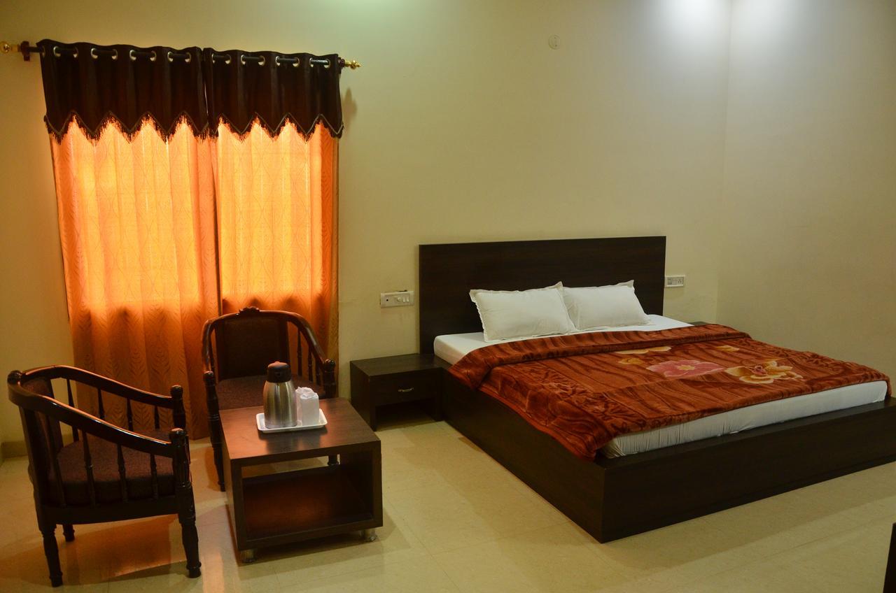 Hotel Milan Palace Amritsar Ngoại thất bức ảnh